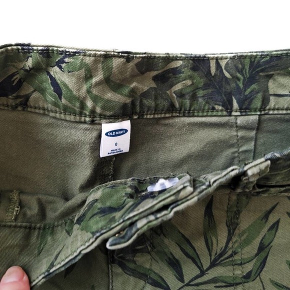 Palm Size 0 Twill Chino Shorts 0/ 3" Old Navy - Picture 3 of 5
